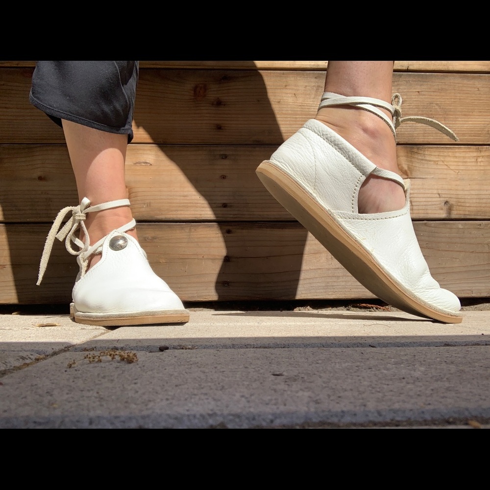 Vintage white leather moccasins amazing condition